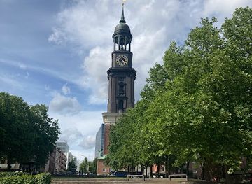 germany/hamburg/landmark/michelwiese-fountain
