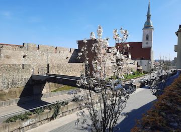 slovakia/bratislava/bratislava-castle-hrad/landmark/medieval-city-walls