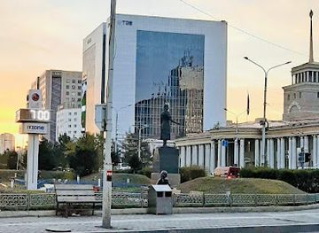 mongolia/ulaanbaatar/landmark/girl-with-a-lamb-sculpture