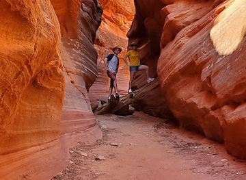 utah/kanab/landmark/roads-end-scenic-tours