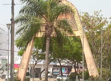 bolivia/santa-cruz-de-la-sierra/landmark/arco-de-bienvenida-la-guardia