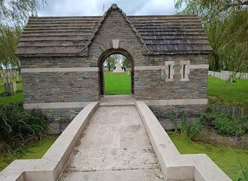 belgium/kortrijk/landmark/le-trou-aid-post-cemetery