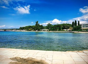 croatia/zadar/landmark/famous-beach-bar-grill