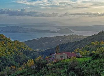philippines/tagaytay/landmark/tagaytay-view-deck-taal-volcano-view