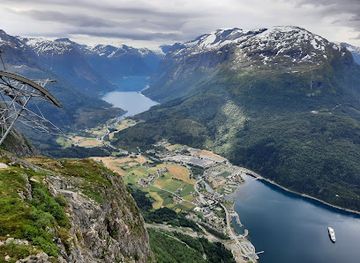norway/sogn-og-fjordane/landmark/briksdal-adventure