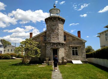 connecticut/housatonic-valley/landmark/the-stonington-lighthouse-museum