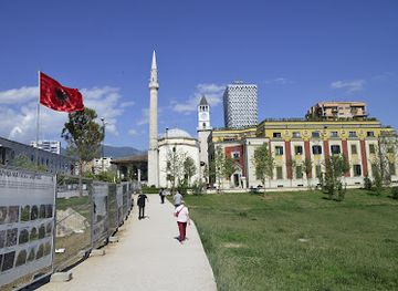 albania/tirana/landmark/pllake-perkujtimore-ne-nderim-te-janos-hunyadit