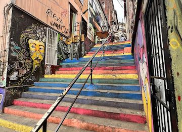 chile/valparaiso-region/landmark/escalera-de-colores