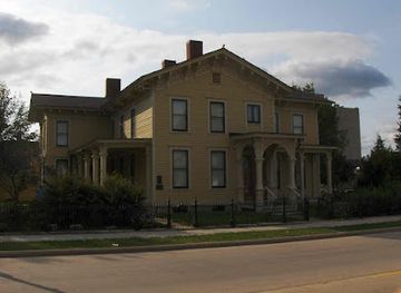wisconsin/mississippi-river-valley/landmark/historic-hixon-house-museum