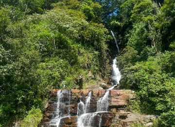 sri-lanka/knuckles-mountain-range/landmark/saree-ella-waterfall