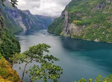 norway/geirangerfjord/landmark/seven-sisters-waterfall