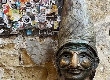 italy/capri/landmark/busto-di-pulcinella