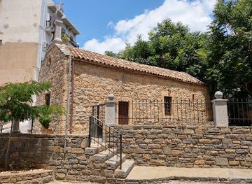 greece/crete/landmark/ancient-column