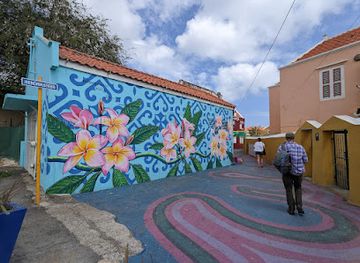 curacao/otrobanda/landmark/artwork-over-the-alley