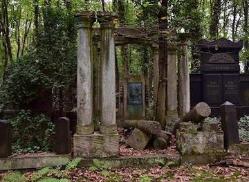germany/berlin/landmark/weissensee-cemetery