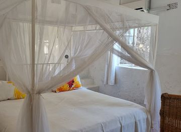 malawi/lake-malawi/landmark/kuwona-cottage