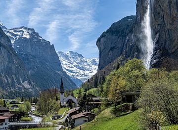 switzerland/lauterbrunnen-valley/landmark/staubbachfall-viewpoint