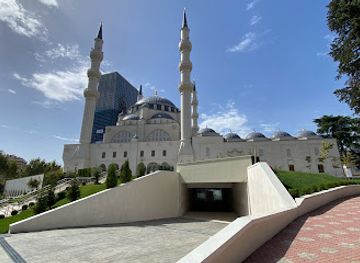 albania/tirana/landmark/tirana-free-walking-tour