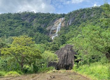 sri-lanka/sabaragamuwa-province/landmark/diyavini-ella-falls