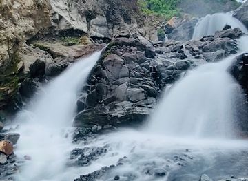 saint-vincent-and-the-grenadines/botanic-gardens-st-vincent/landmark/trinity-falls