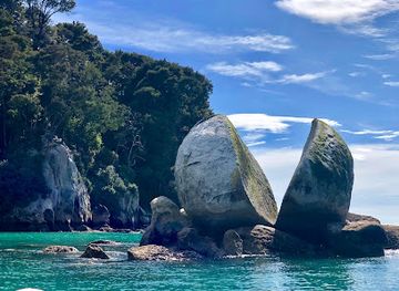 new-zealand/tasman/landmark/waka-abel-tasman