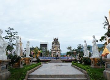 vietnam/central-highlands/landmark/wonder-park-wyndham-danang-golden-bay-hotel