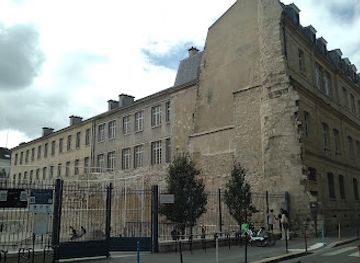 france/paris/le-marais/landmark/old-wall-of-paris