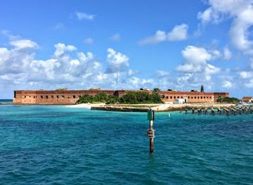florida/florida-keys/landmark/south-coaling-dock-ruins
