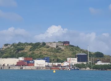antigua-and-barbuda/saint-john/landmark/captain-s-table