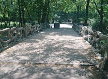 romania/bucharest/cismigiu/landmark/the-walnut-bridge