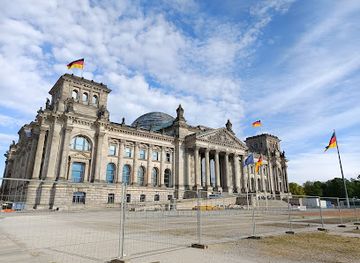 germany/berlin/landmark/parlament-der-baume