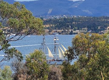 australia/tasmanian-wilderness/landmark/kangaroo-bluff-reserve