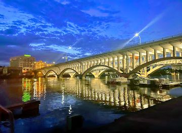 illinois/rockford/landmark/rockford-city-market