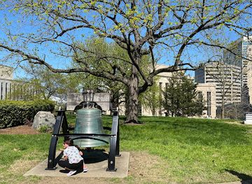 tennessee/middle-tennessee/landmark/tennessee-state-capitol-bell