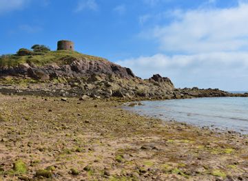 jersey/le-hocq-tower/landmark/janvrin-s-tomb