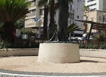 Ha-Atsma'ut Kofer ha-Yishuv Square