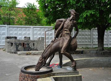 ukraine/khmelnytskyi/landmark/sculptue-of-baron-munchausen