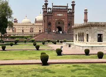 pakistan/lahore/landmark/hazuri-bagh