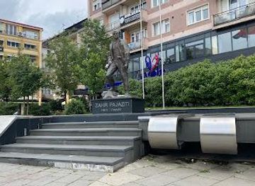 kosovo/nerodime/landmark/zahir-pajaziti-statue