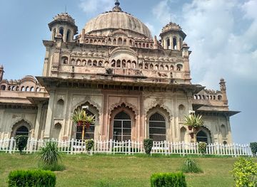 india/lucknow/charbagh/landmark/maqbara-tomb-of-saadat-ali-khan