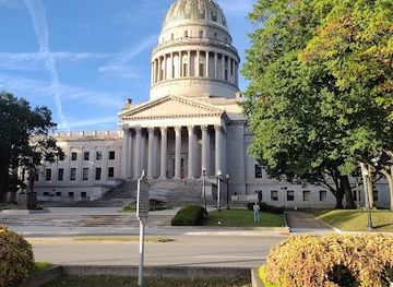 south-carolina/charleston/landmark/west-virginia-state-capitol