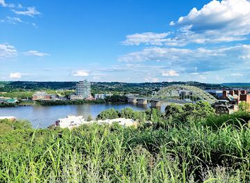 ohio/cincinnati/mount-adams/landmark/overlook-at-celestial-and-hill