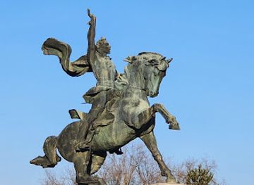 moldova/guranda-mountain/landmark/suvorov-monument