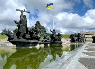 ukraine/kyiv/landmark/nayvyshchyy-flahshtok-z-derzhavnym-praporom-ukrayiny
