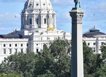 minnesota/saint-paul/cathedral-hill/landmark/the-soldiers-and-sailors-memorial