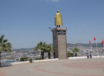turkiye/troad/landmark/kusadasi-ataturk-aniti