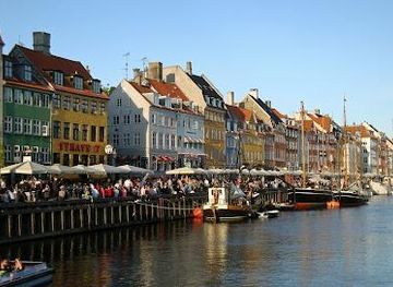 denmark/copenhagen/landmark/nyhavnsbroen-nyhavn