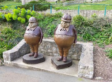 united-kingdom/llandudno/attraction/dum-and-dee-2