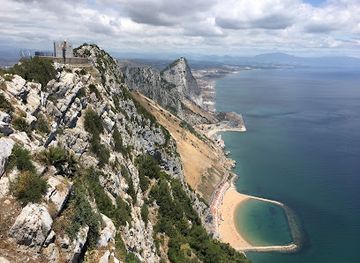 gibraltar/europa-point/landmark/apes-den