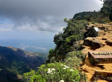 sri-lanka/western-province/landmark/great-world-s-end-drop